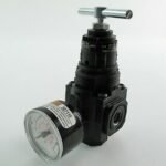 Regulador de presión, 3/8 NPT, con manija T metálica, rango de ajuste 4 a 29 psi, Pmax 300 psi, con manómetro, con alivio, serie Excelon 72, IMI Norgren.